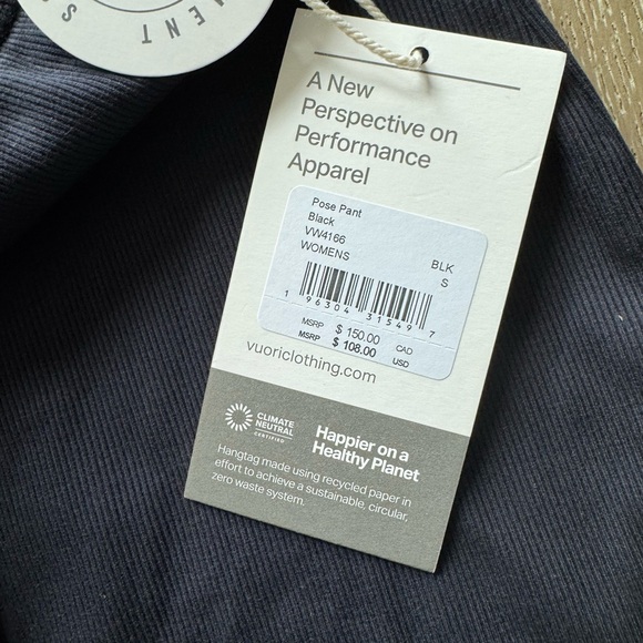 Vuori pose pants in black - Picture 5 of 16